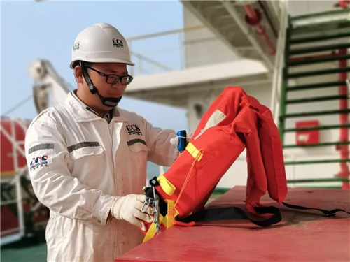 世界上首個2萬噸級凝析油儲存半潛平臺獲得船級社批復資質-上海思緒